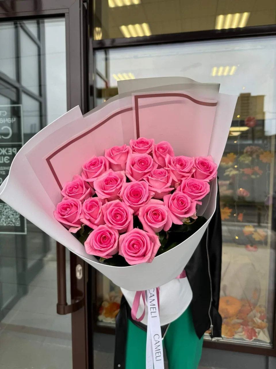 БУКЕТ ИЗ 19 РОЗОВЫХ РОЗ