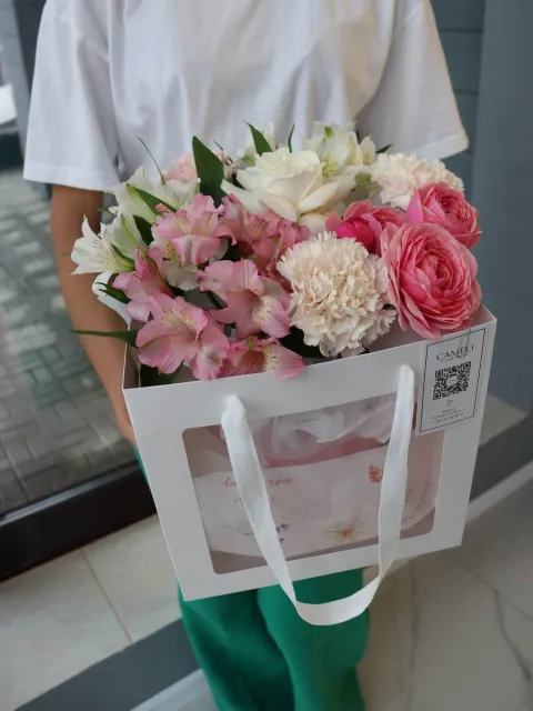 ЦВЕТЫ В КОРОБКЕ "МАМЕ" — фото 3