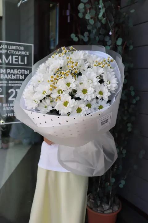 БУКЕТ ИЗ РОМАШЕК И КУСТОВЫХ ХРИЗАНТЕМ "РОМАШКА" — фото 3
