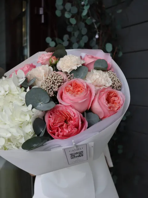БУКЕТ ИЗ ПИОНОВИДНЫХ РОЗ, ОЗОТАМНУСА — фото 2